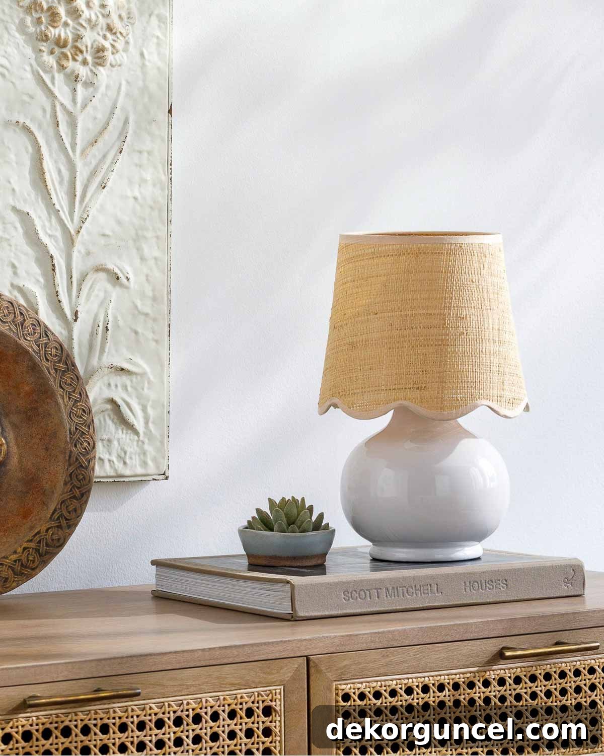 Mini lamp with scalloped shade for elegant room lighting