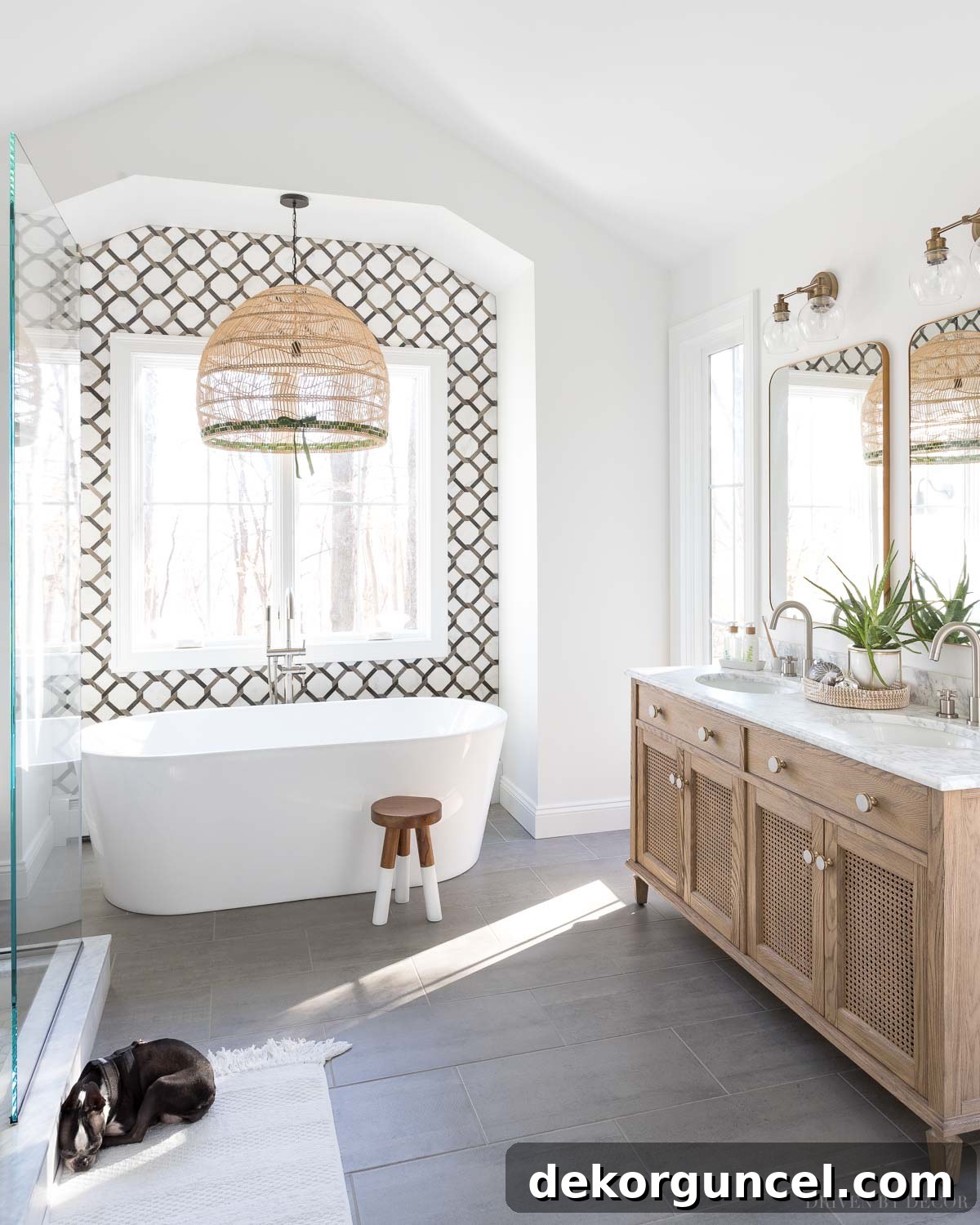 Adoring the stunning pendant light fixture positioned above the bathtub! This post offers excellent master bathroom remodel ideas, combining elegance and modern design.