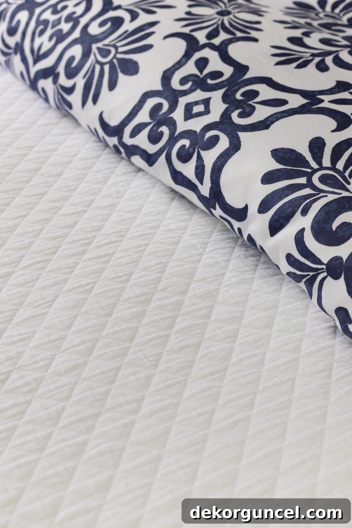 The Ultimate Guide to Fluffy Duvet Inserts 7 Secrets for a Luxurious Hotel Bed 11 A crisp white coverlet, a versatile and essential bedding layer for any bedroom.