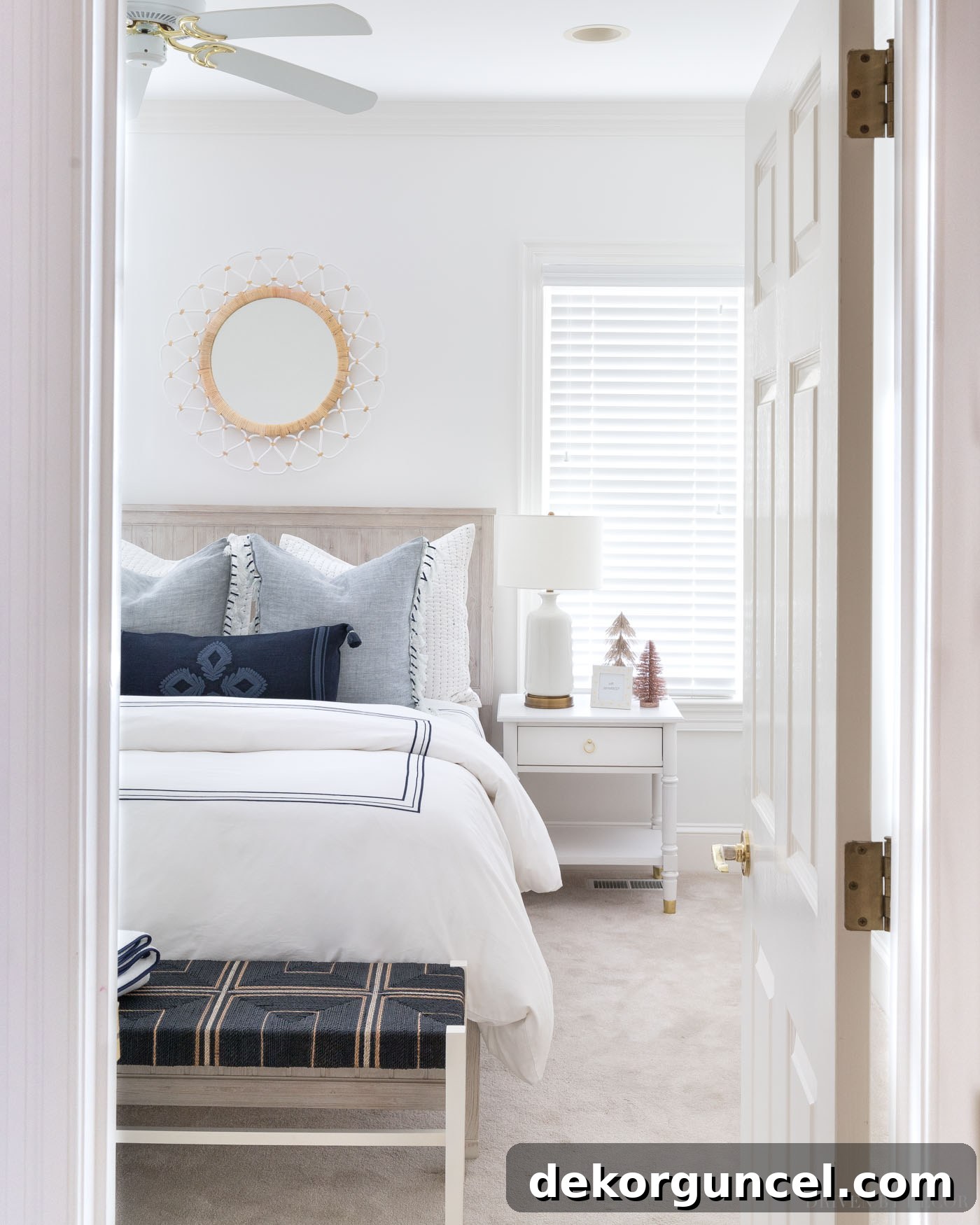The Ultimate Benjamin Moore Cloud White Review 11 Love the white paint color in this bedroom - Benjamin Moore Simply White!