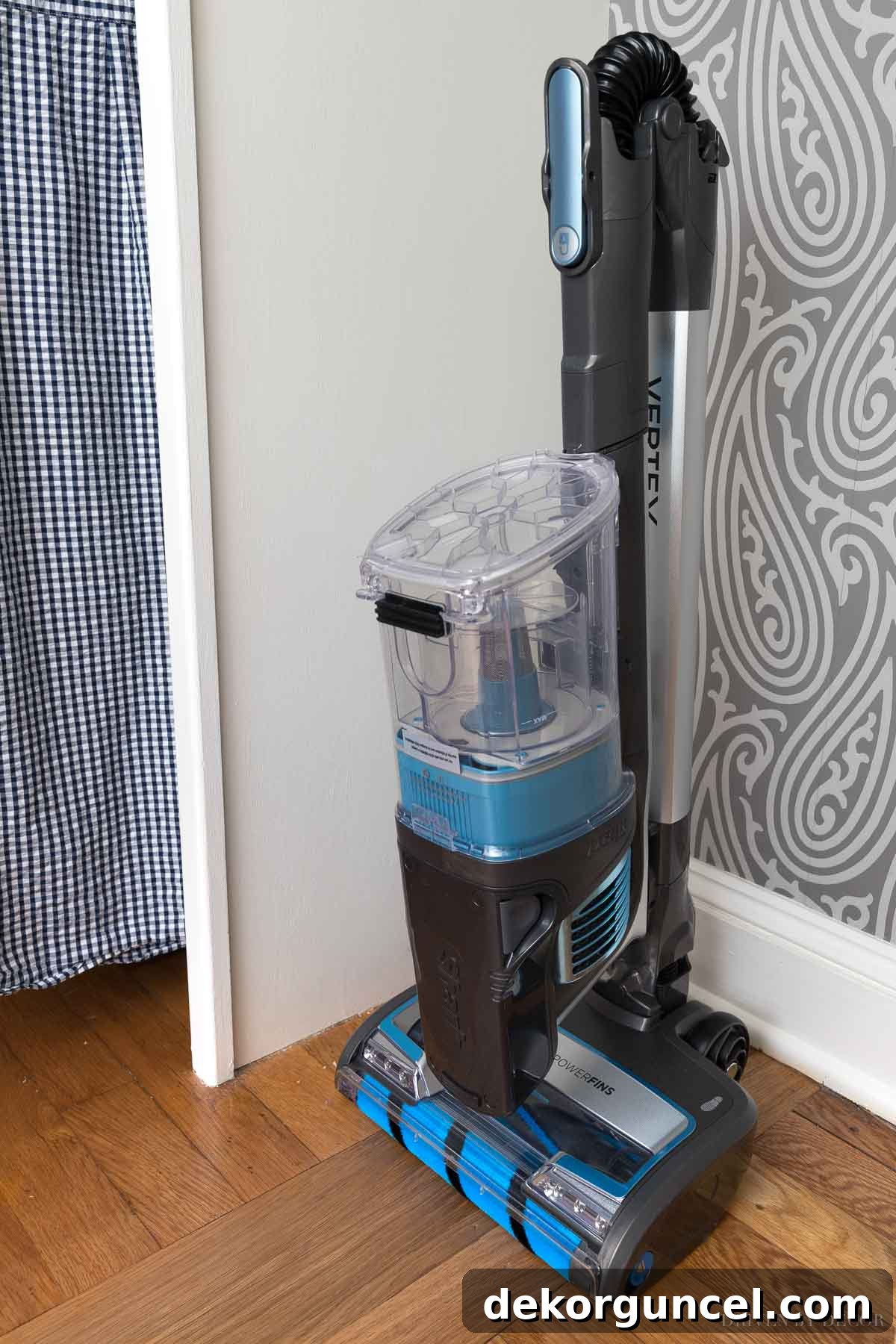 Shark vs. Dyson Cordless Showdown 9 The ingenious MultiFLEX feature of this Shark cordless vacuum allows it to fold down for remarkably easy and compact storage, a true space-saver.