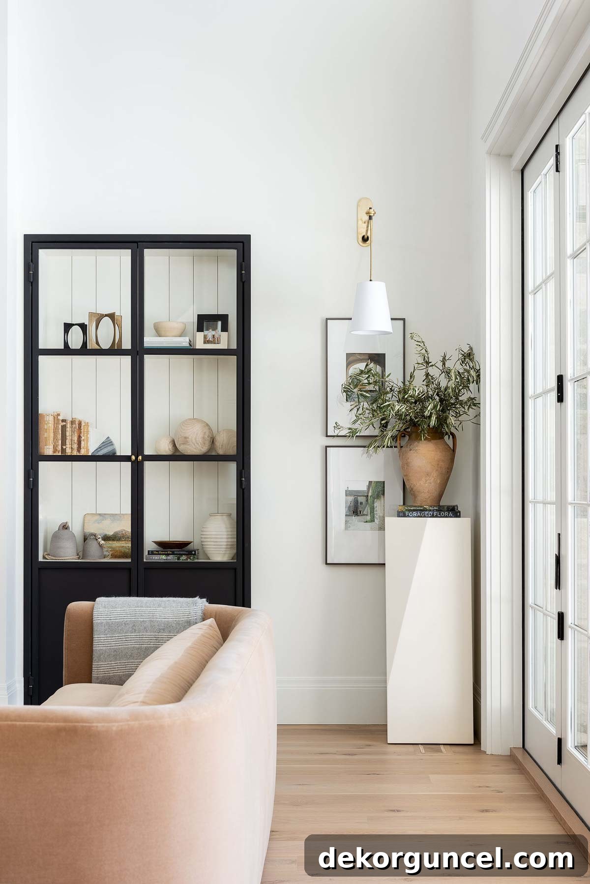 Maximize Your Living Room Corners 10 Brilliant Ideas 24 Potted plant on pedestal in living room corner