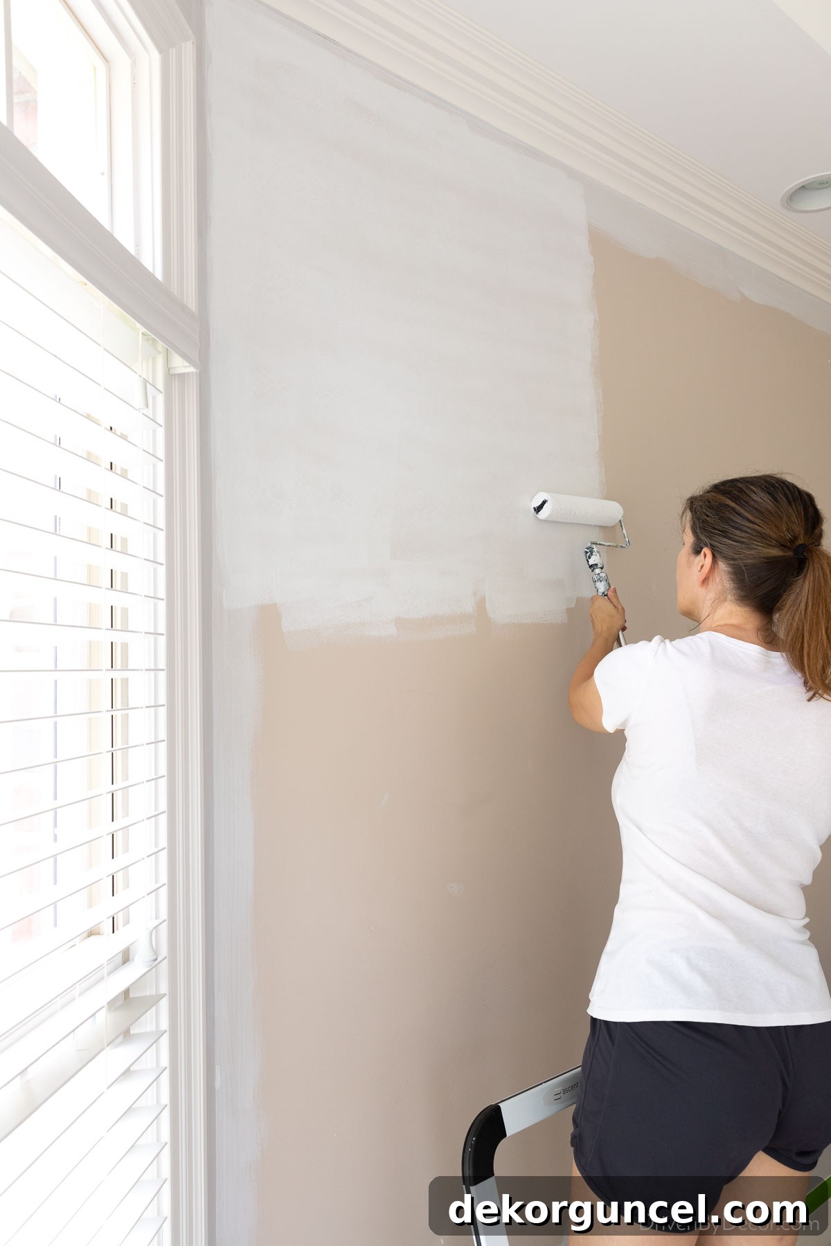 Master Room Painting: 10 Easy Steps for a Perfect Finish 23 How to roll paint on a wall
