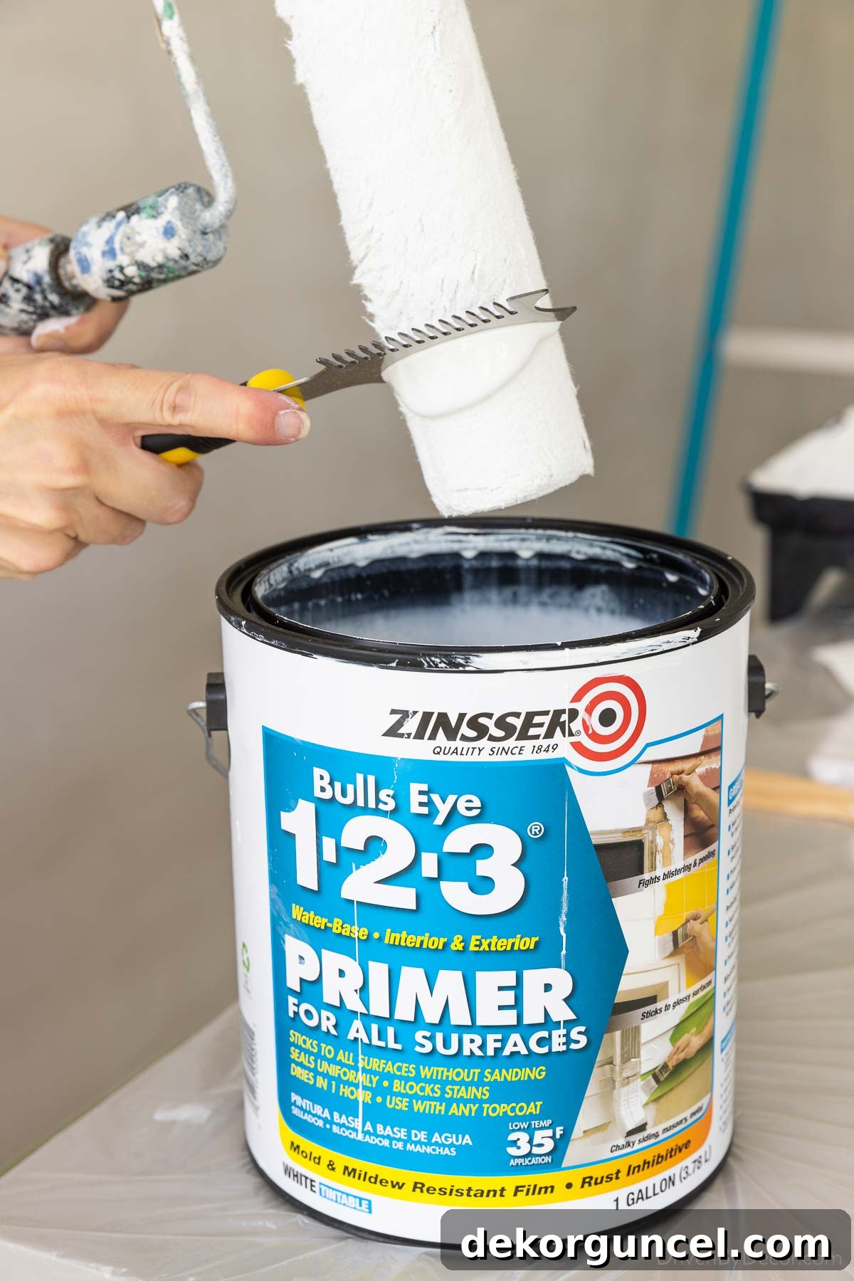 Master Room Painting: 10 Easy Steps for a Perfect Finish 27 Using roller cleaning tool to remove excess paint