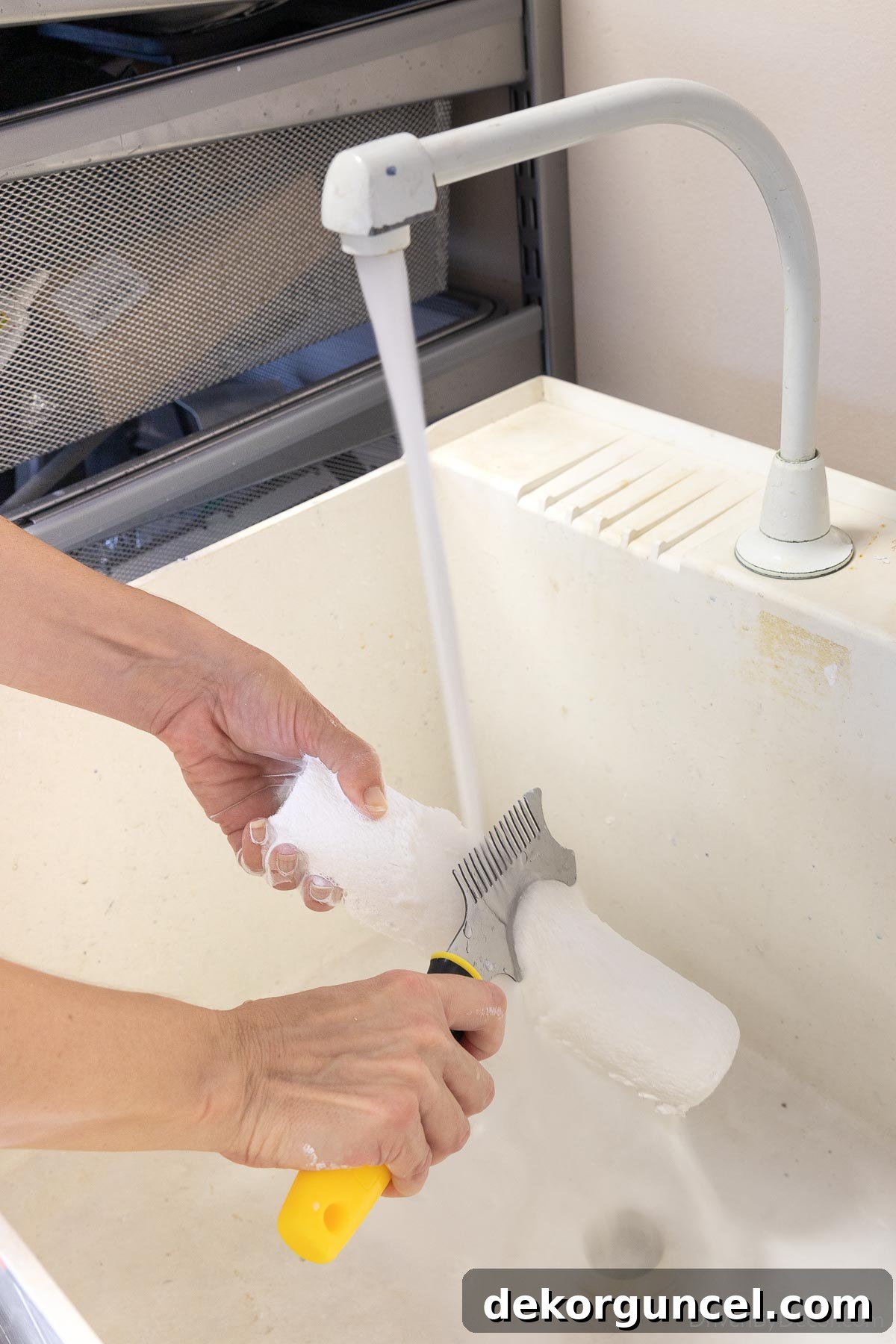 Master Room Painting: 10 Easy Steps for a Perfect Finish 28 How to clean paint roller