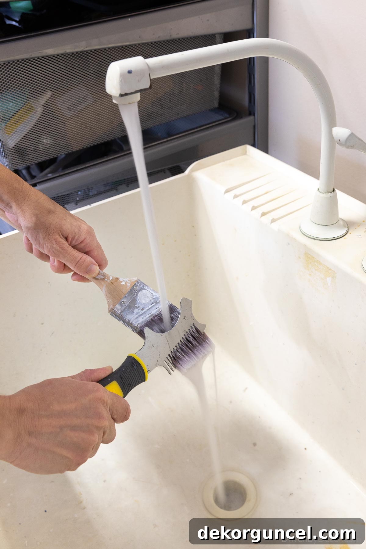Master Room Painting: 10 Easy Steps for a Perfect Finish 30 How to clean paintbrush
