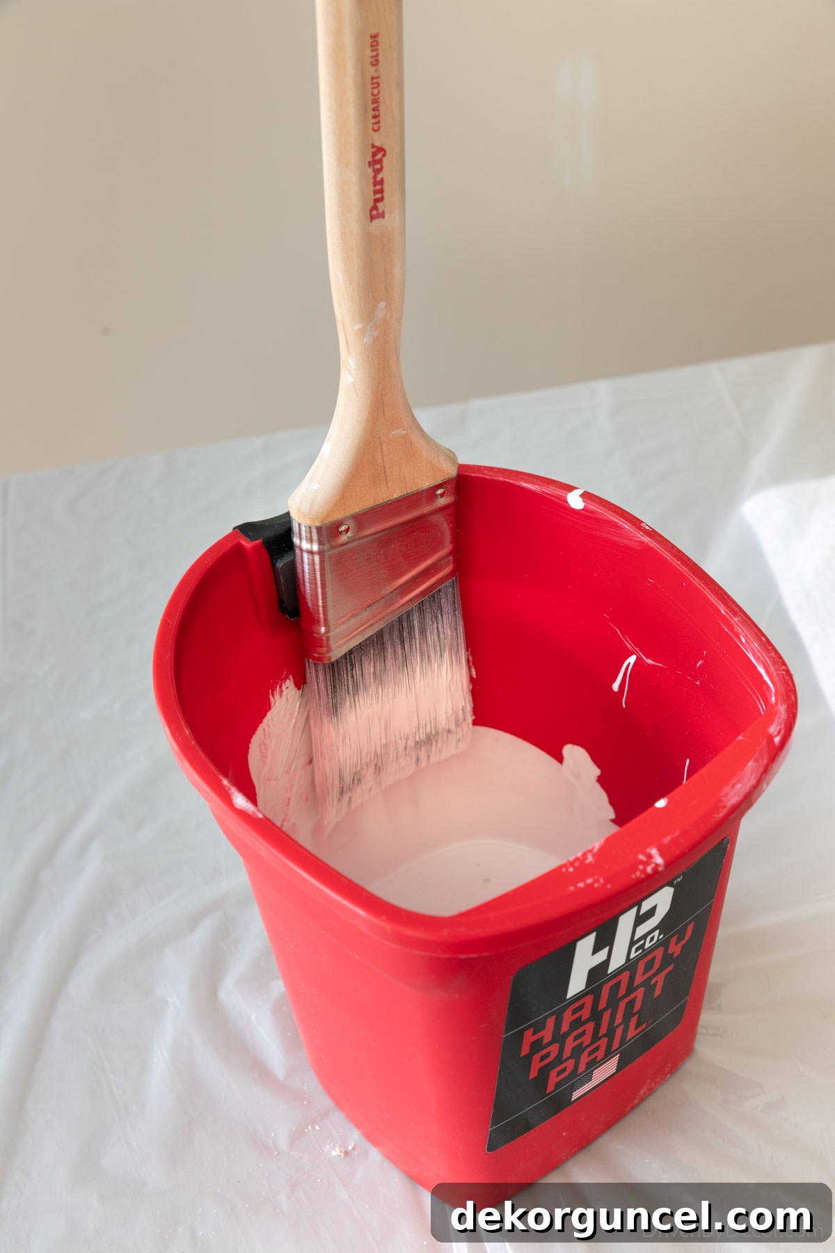 Master Room Painting: 10 Easy Steps for a Perfect Finish 8 Paint cup to use when you paint a room