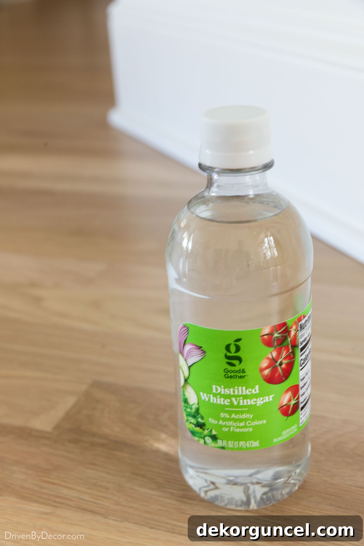 Distilled white vinegar for cleaning hardwood floors