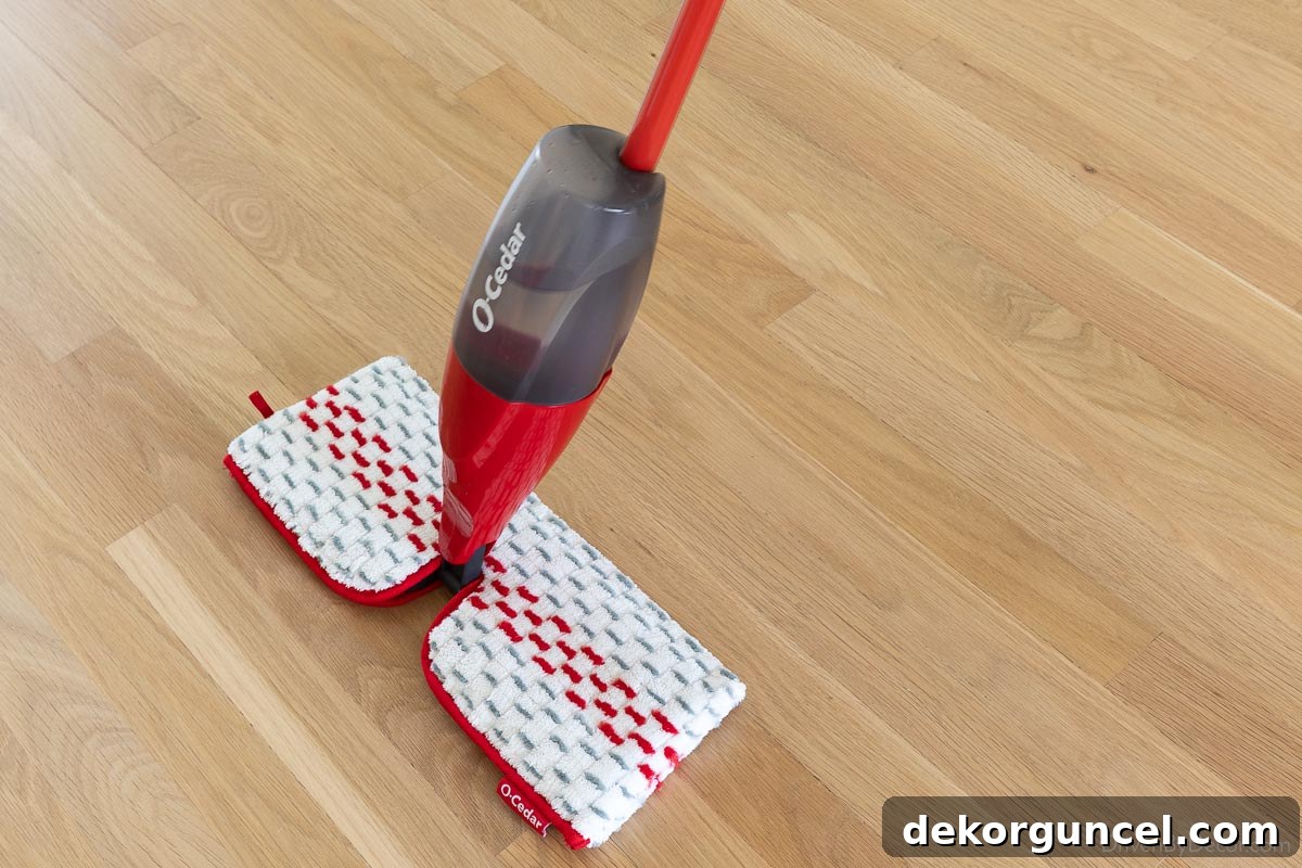 Microfiber spray mop for cleaning hardwood floors