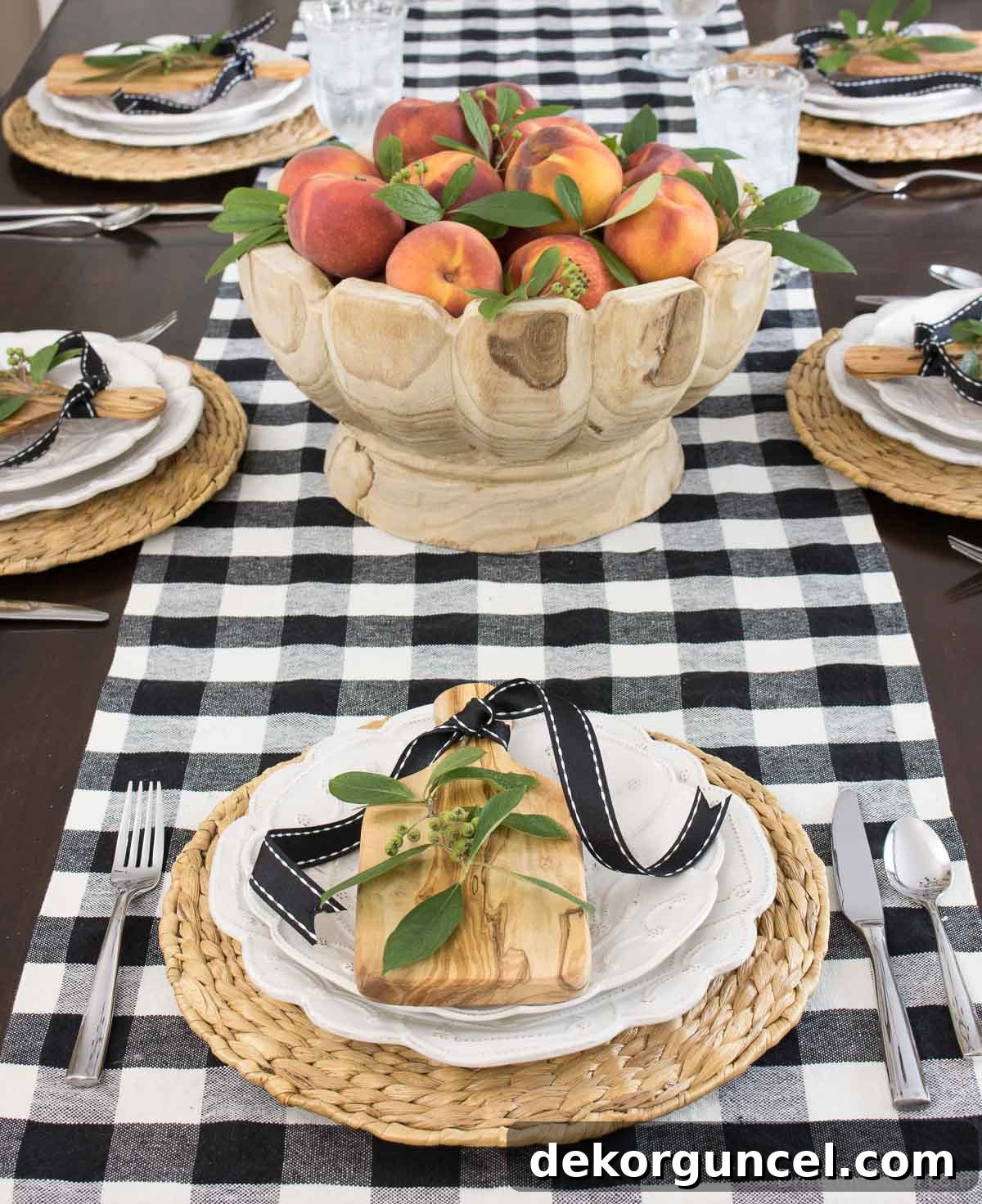 A bowl of peaches makes a beautiful, simple Thanksgiving table centerpiece