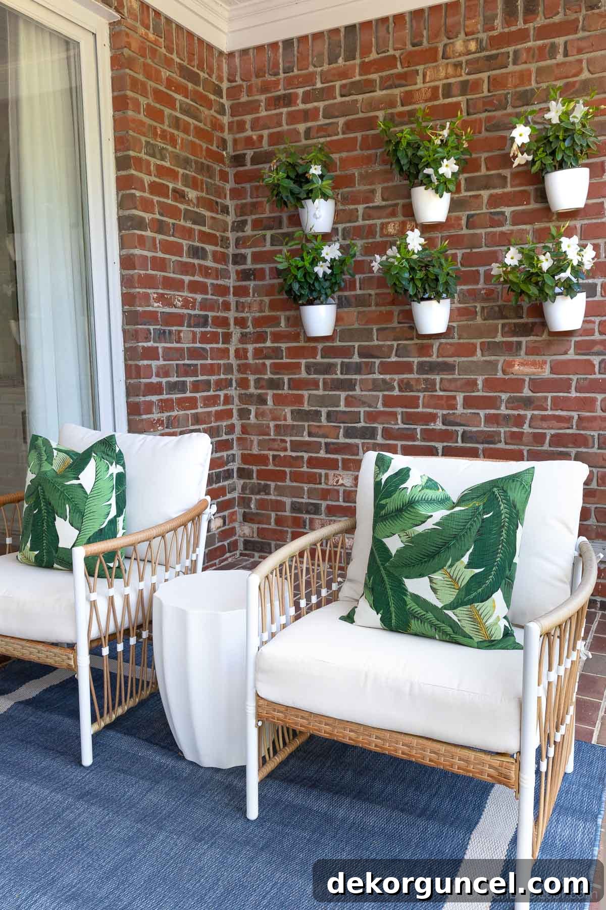 Banish Pollen: Essential Tools for a Spotless Porch & Outdoor Furniture 7 Pair of clean outdoor lounge chairs with protected cushions, ready for use