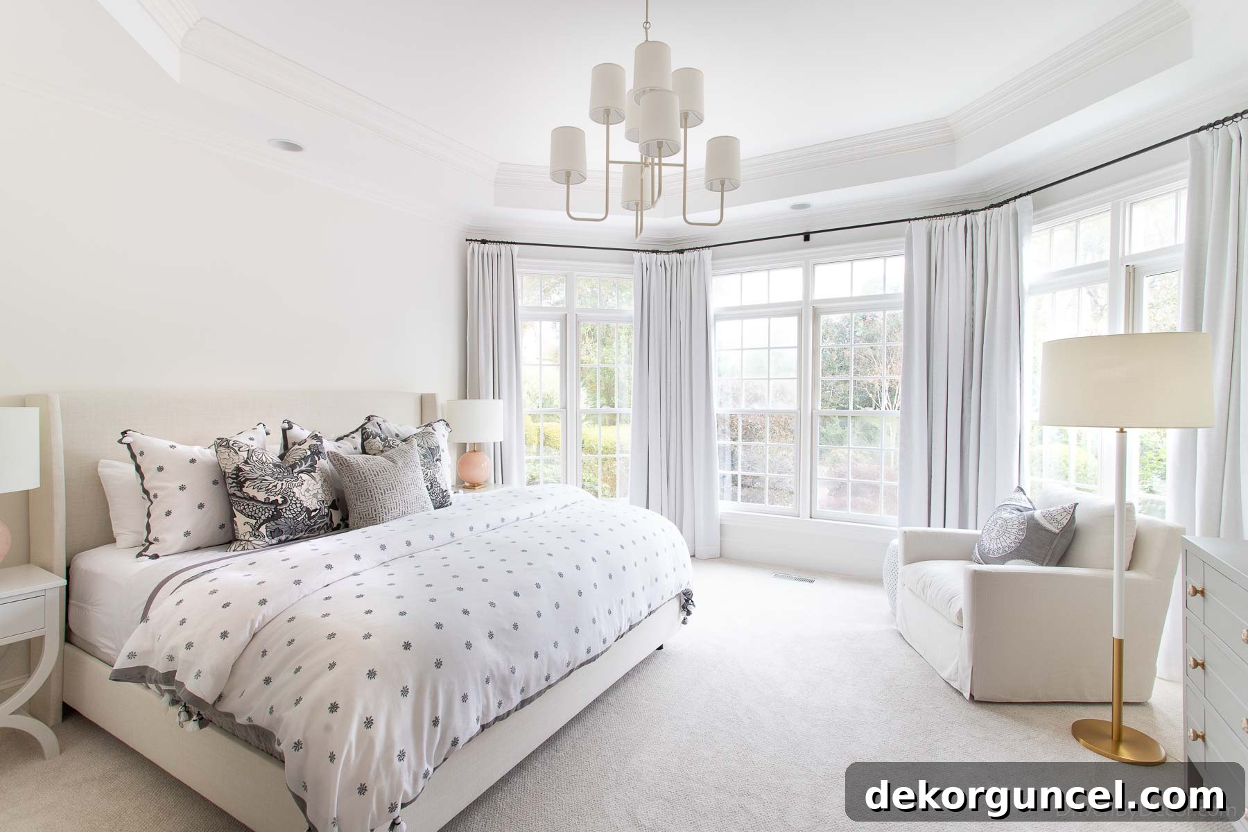 Bedroom with bay windows with white curtains