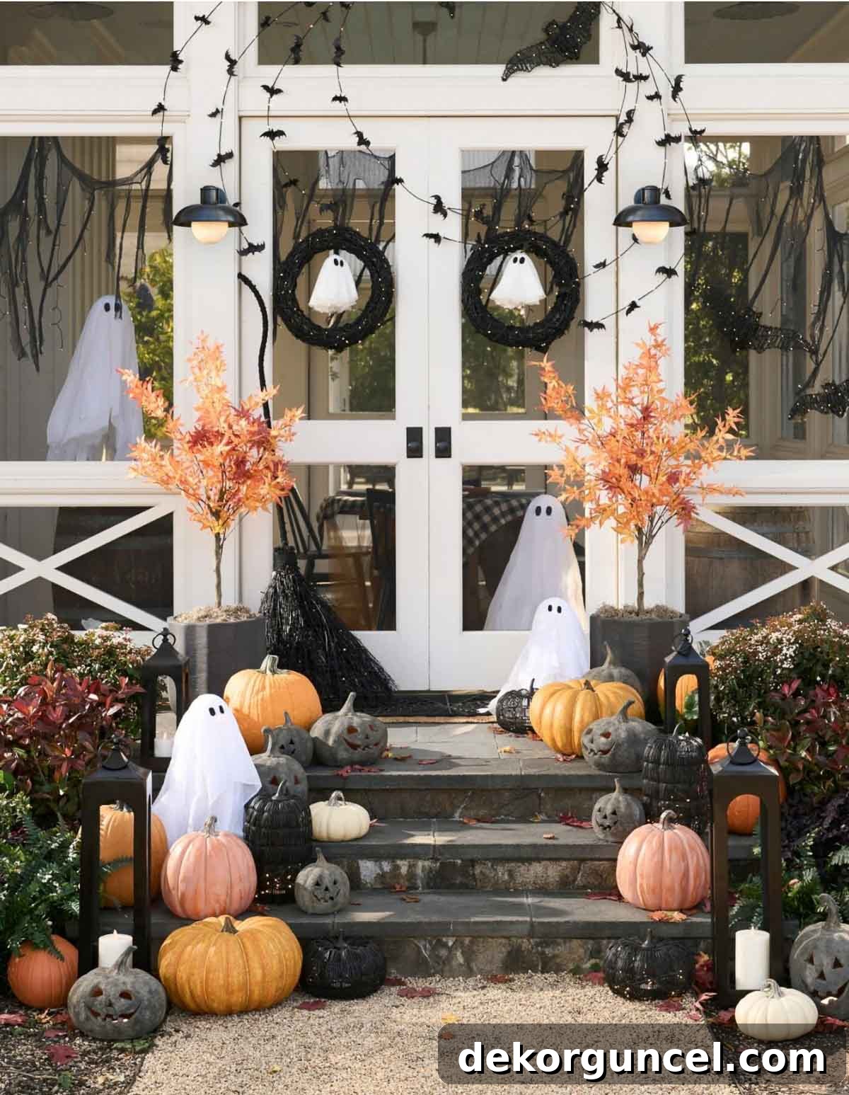 Simple, Spooky, and Fun Halloween Porch Decor Ideas 14 Halloween front porch with ghosts