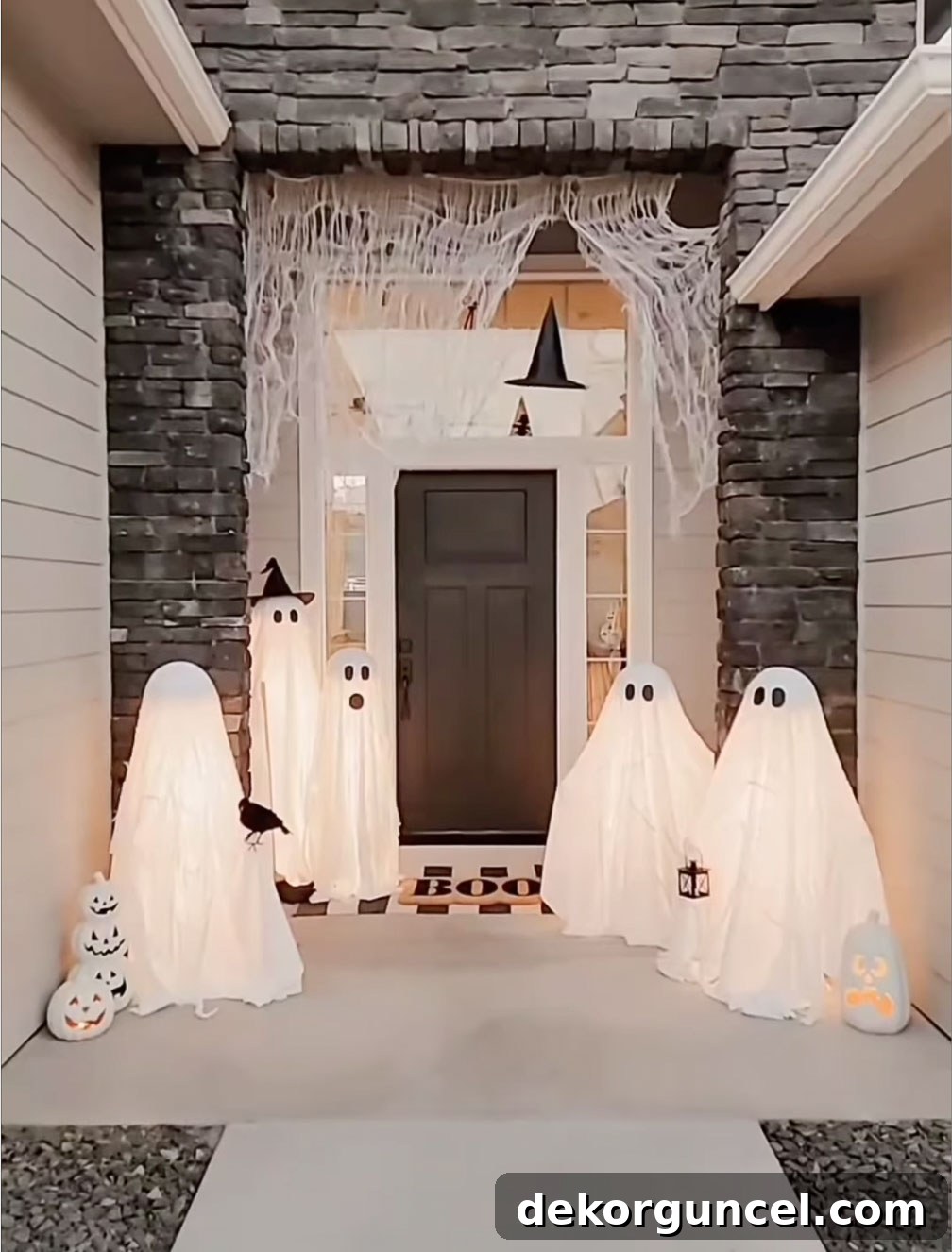 Simple, Spooky, and Fun Halloween Porch Decor Ideas 15 DIY ghosts on a Halloween front porch