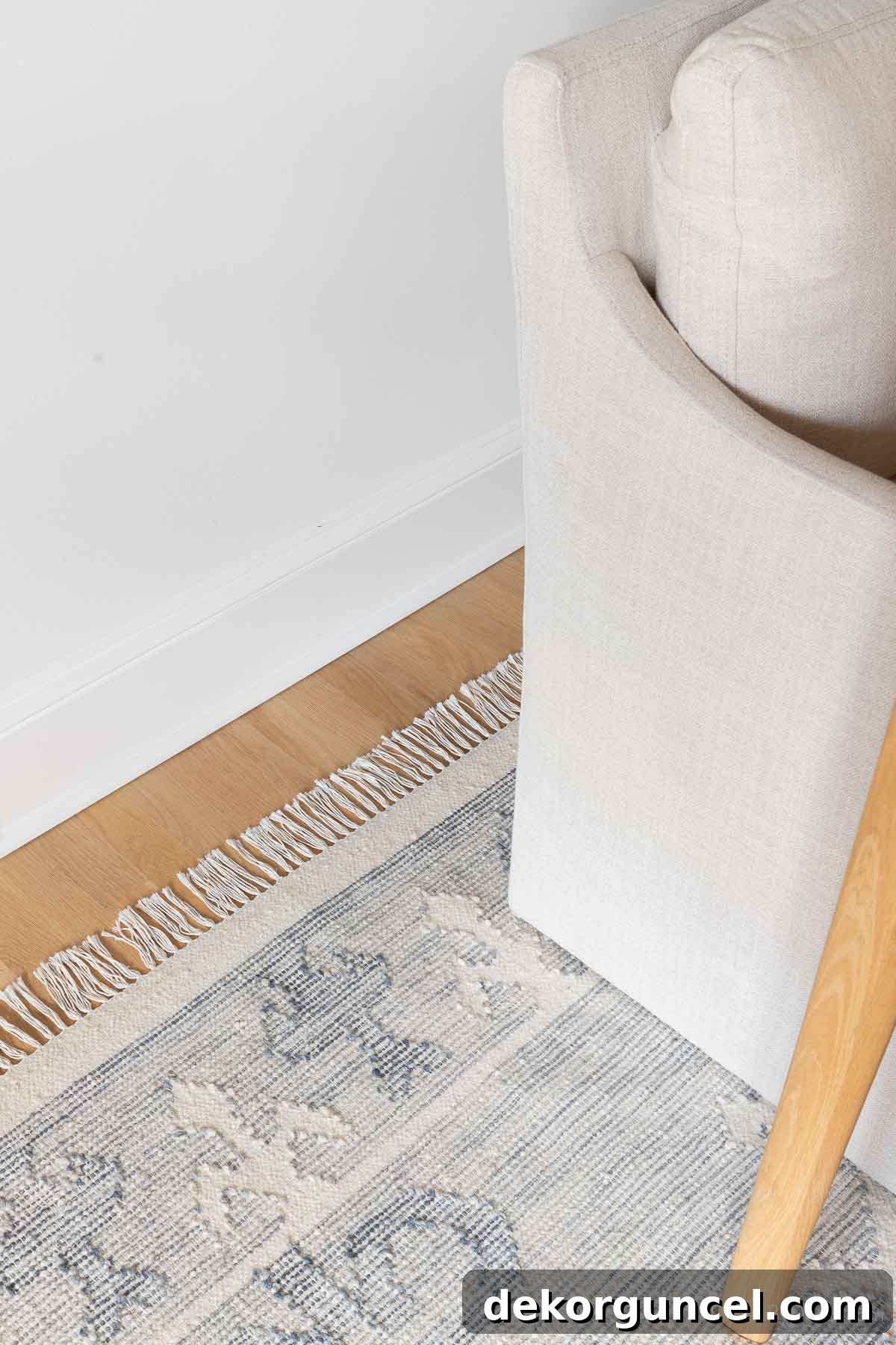 Proper space between wall and edge of dining area rug