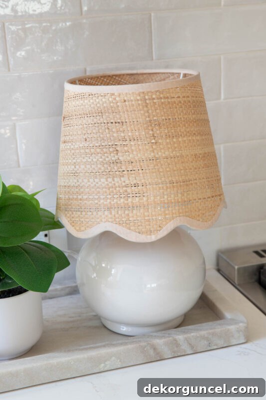 Mini white lamp with scalloped woven shade for small spaces