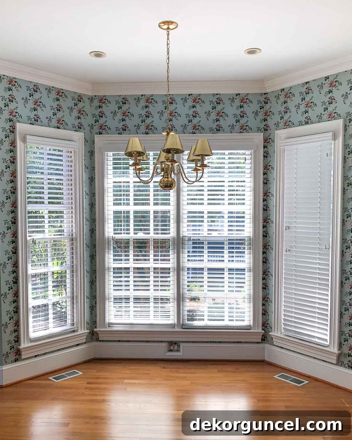 Our Breakfast Nook Makeover: Before and After Photos and a Bay Window Curtain Tutorial 2 Our breakfast nook when we moved in with green floral wallpaper and brass light fixture