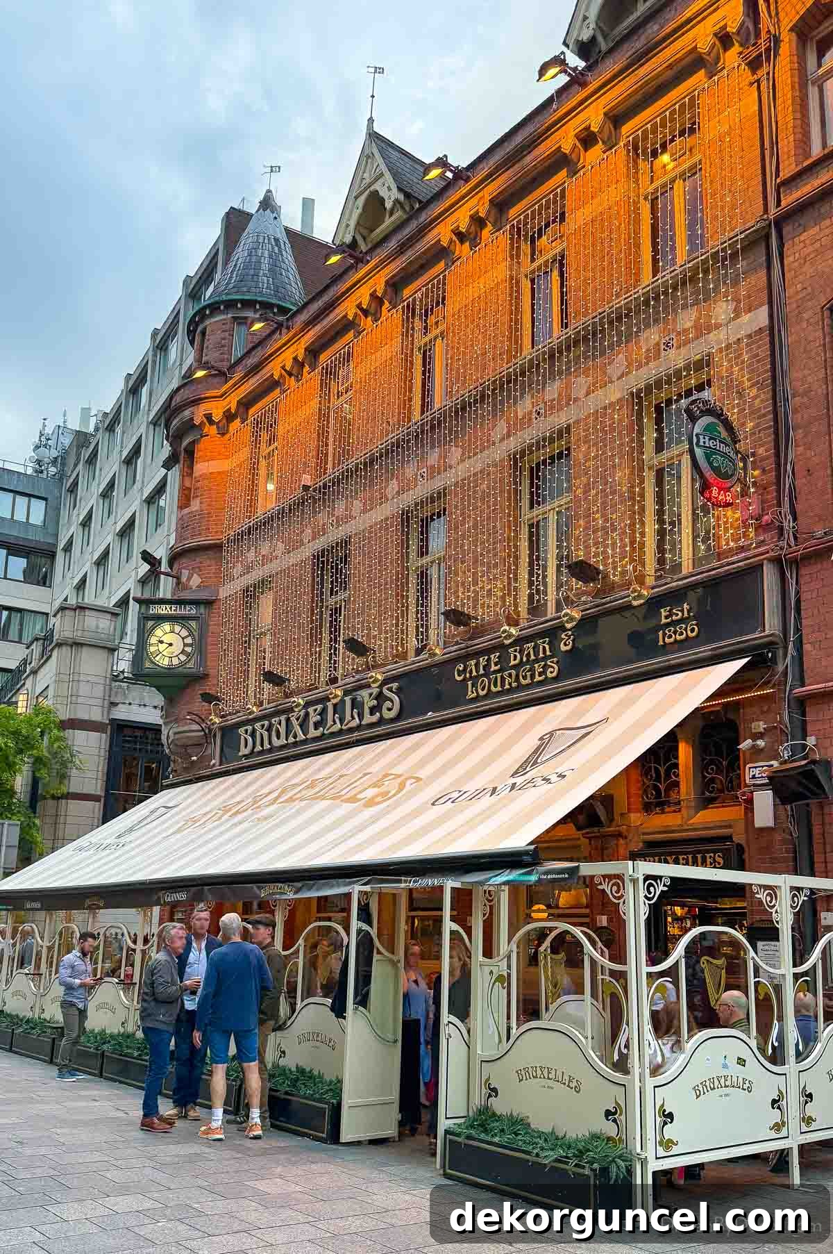 Cafe in downtown Dublin