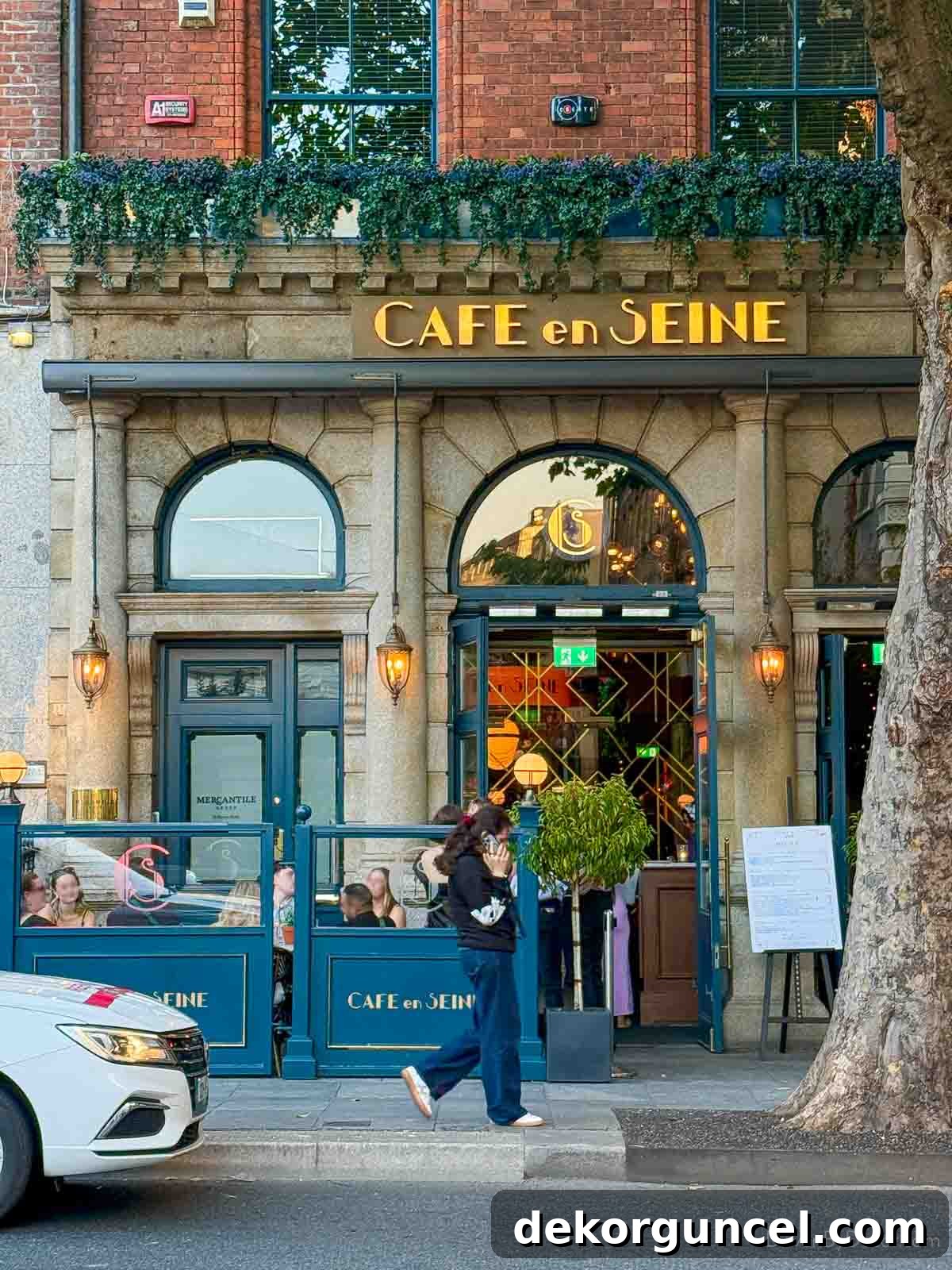 Exterior of Cafe en Seine in Dublin
