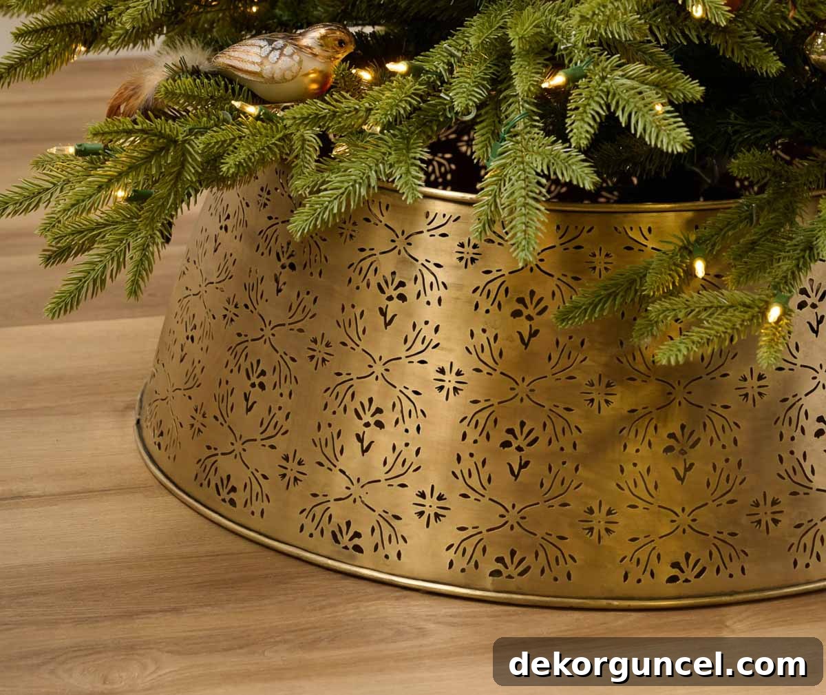 Gold Christmas tree collar