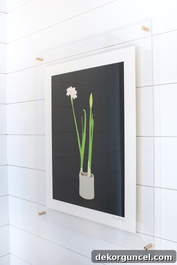 An incredibly fabulous frame crafted from a sophisticated combination of acrylic and brass, exuding a luxurious aesthetic that perfectly elevates any artwork it holds – truly swoon-worthy!