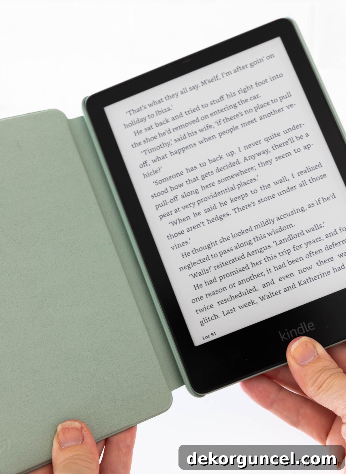 Kindle Paperwhite in a vibrant green cover, presented as an ideal Christmas gift for avid readers.